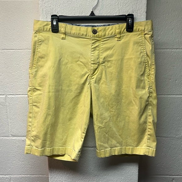 Tommy Bahama Yellow Flat Front Men's Shorts - Picture 1 of 5